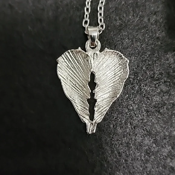 Angel wing necklace - Picture 3 of 5